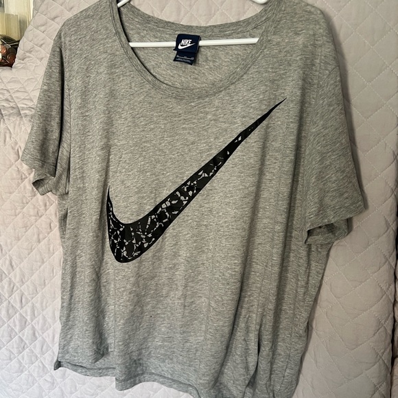 Nike Women's Heather Gray Short Sleeve Tee - Picture 1 of 3